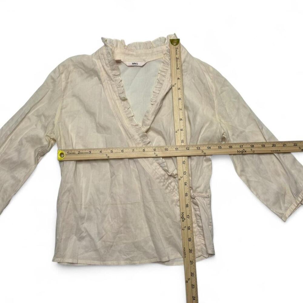 Soft romantic wrap blouse in light cream/champagne cottagecore tone size small - Picture 3 of 4